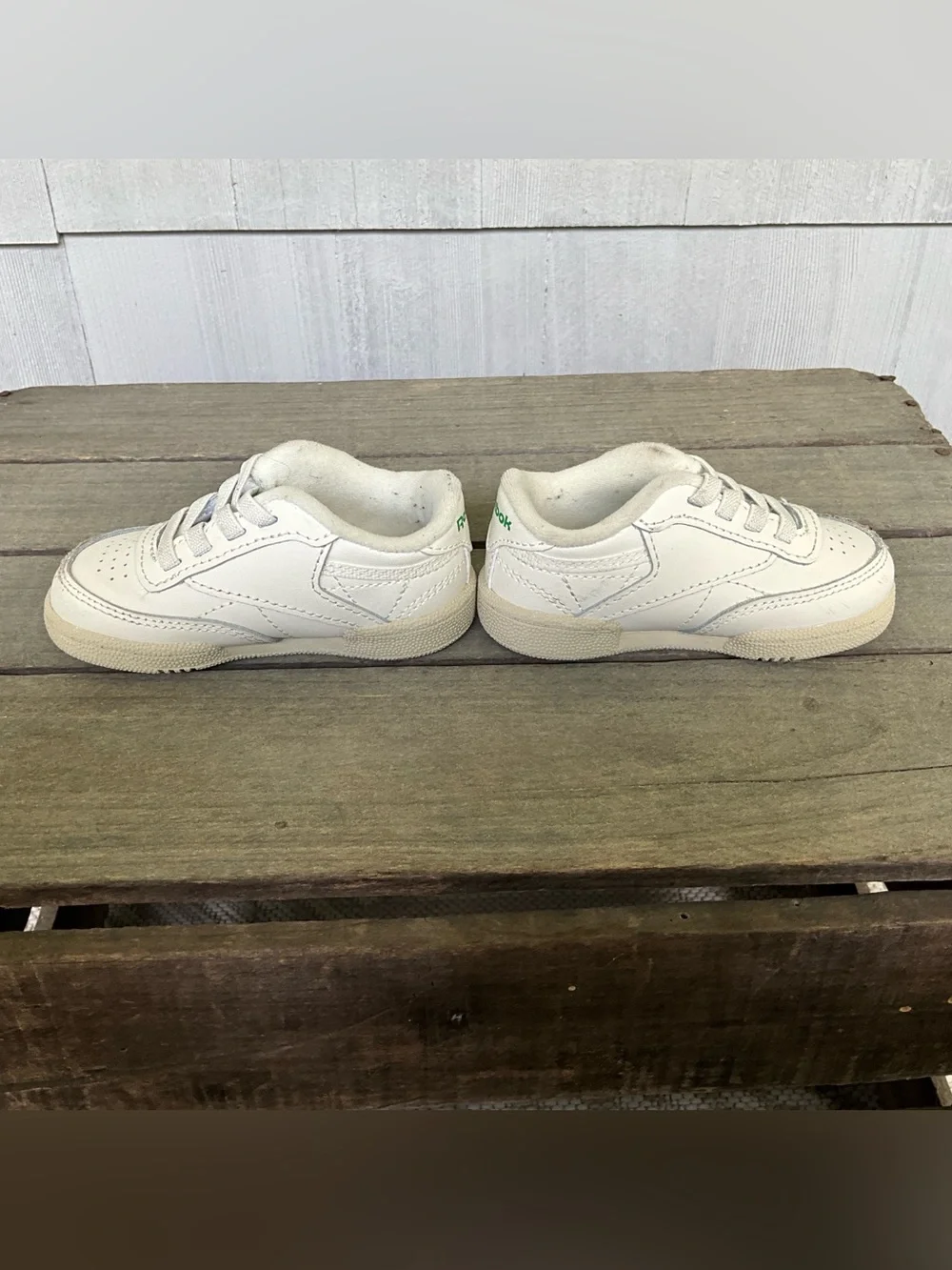 Reebok Baby Club C White Low-Top Leather Sneakers with Green Logo Sz 4